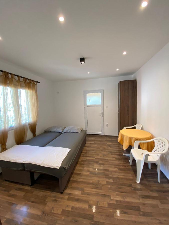 Apartmani Lala 2 ชานจ์ ภายนอก รูปภาพ