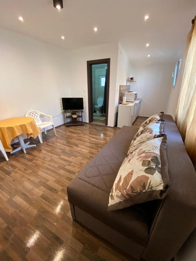 Apartmani Lala 2 ชานจ์ ภายนอก รูปภาพ