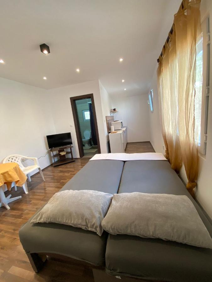 Apartmani Lala 2 ชานจ์ ภายนอก รูปภาพ
