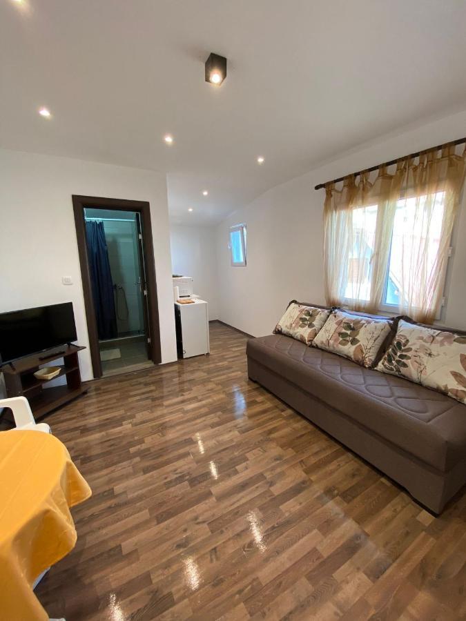 Apartmani Lala 2 ชานจ์ ภายนอก รูปภาพ